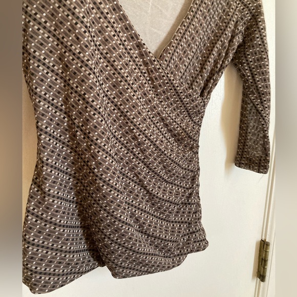 🌞Kenneth Cole Reaction Brown,White& Black V-Neck Geometric Faux Wrap Blouse A - Picture 6 of 7